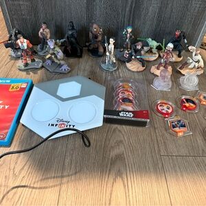 Disney Infinity 3.0 Star Wars Lot (Wii U) Game + Base + 10 Figures + Power Discs